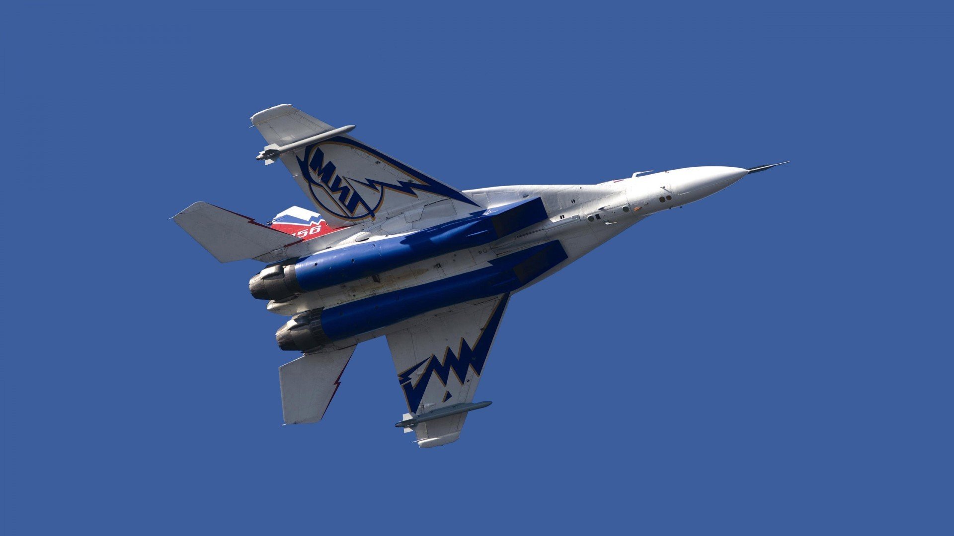 上海申花新帅亮相，球队迎来新气象，上海申花 换帅