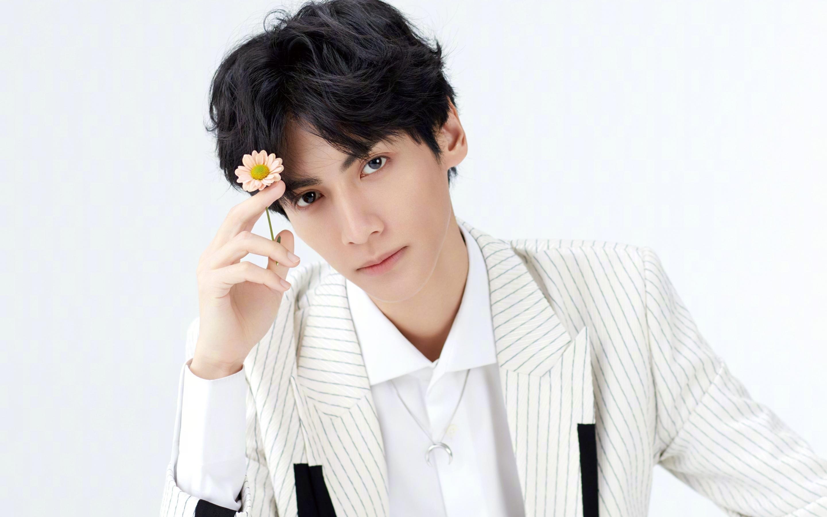 Jiu You-沃尔什刷新女子蝶泳50米世界纪录，女子50米蝶泳世界纪录保持者