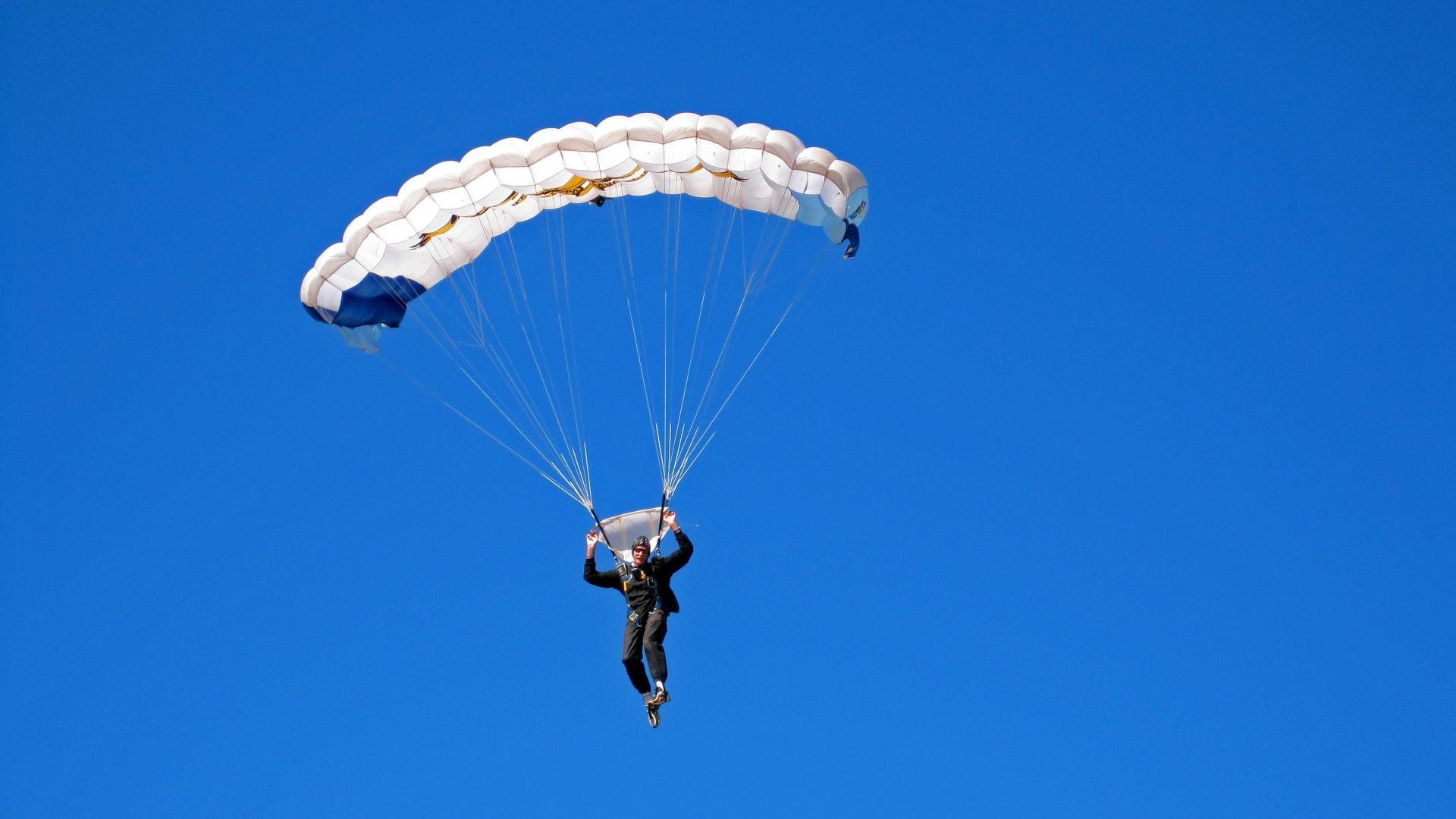 九游官网入口-荒野行动“全民突击”线上线下联动总决赛火爆开启，刺激战场全军出击荒野行动